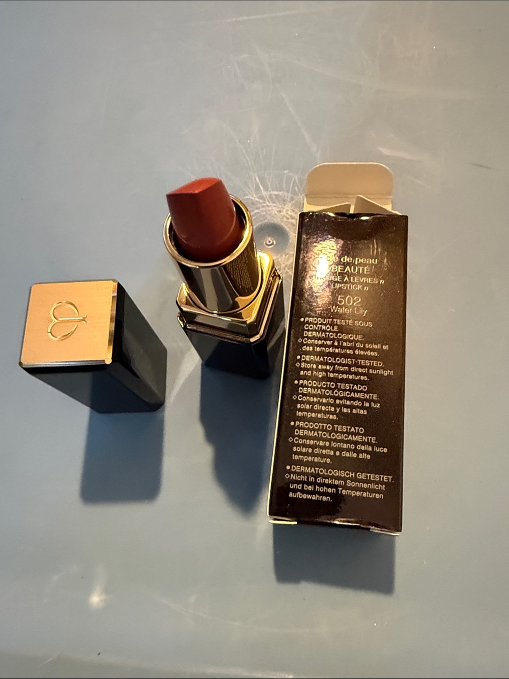 clé de peau Rouge à Lèvres Lipstick 502 Water Lily - Black & Gold Packaging - Picture 6 of 6
